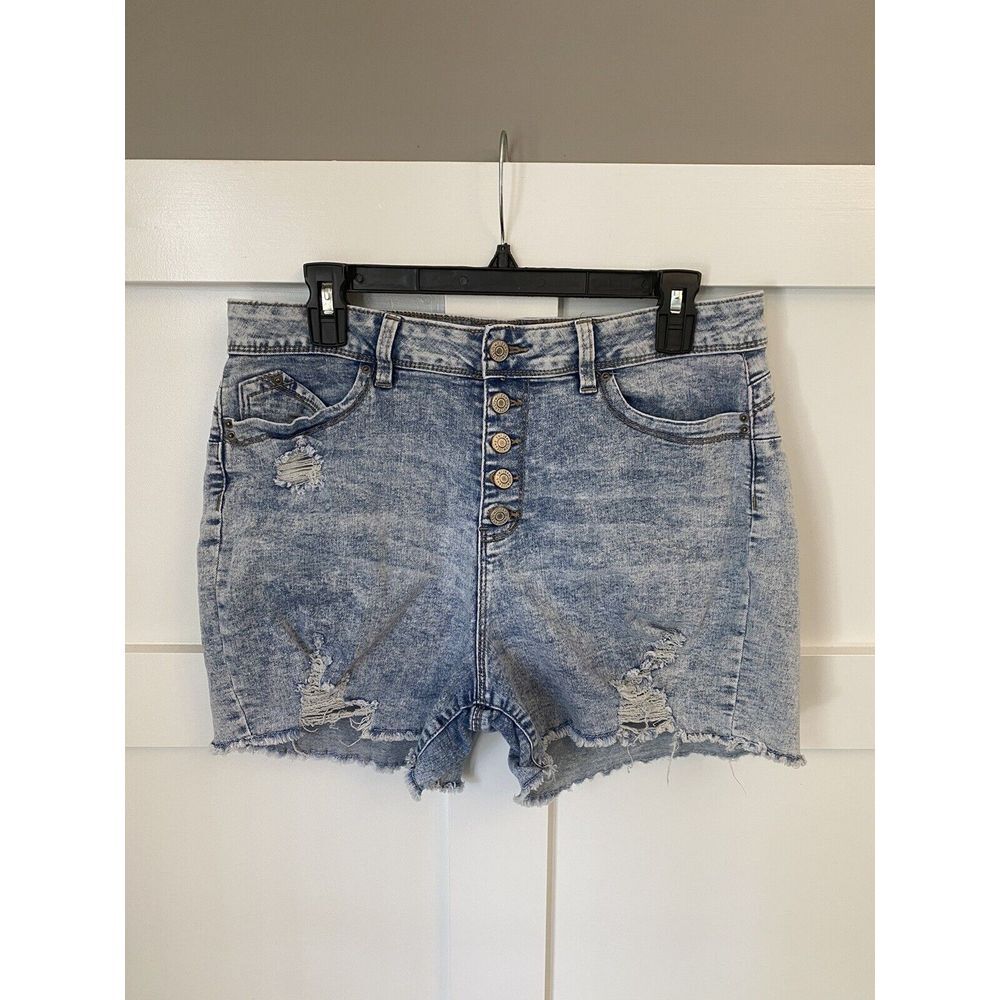 YMI Curvy Fit Distressed Shorts Size 15/31